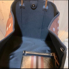 Load image into Gallery viewer, NWT © Amber Embers smooth blushed bronze lit metallic neoprene TOTE w auburn fawn snap sides + rouged amber & chocolate brown racing stripe